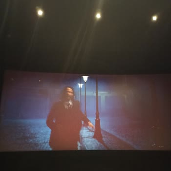 Paribu Cineverse Cinema Salonunda Film Devam Ederken Işıklar Açıldı