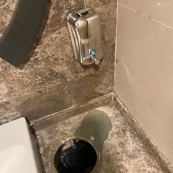 Kadıköy Simit Sarayı Saygısızlığı Ve Vc Kirliliği