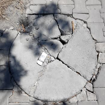 İBB - İstanbul Büyükşehir Belediyesi Kırık Rögar Kapağı