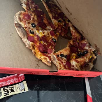 Sbarro Pişmemiş Dağılmış Pizza Gönderdi