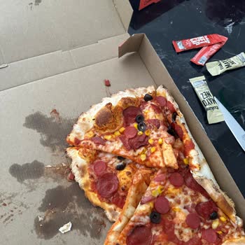 Sbarro Pişmemiş Dağılmış Pizza Gönderdi