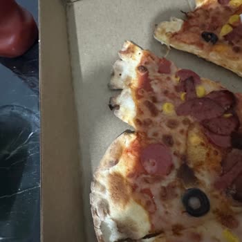 Sbarro Pişmemiş Dağılmış Pizza Gönderdi