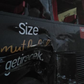 Otobanda Villa Seyahat Yolcu Otobüsüyle Tır Çarpıştı