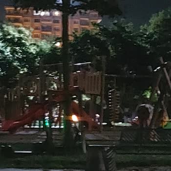 Avcılar Belediyesi Oyun Çocuk Parkı /karanlık!