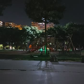 Avcılar Belediyesi Oyun Çocuk Parkı /karanlık!