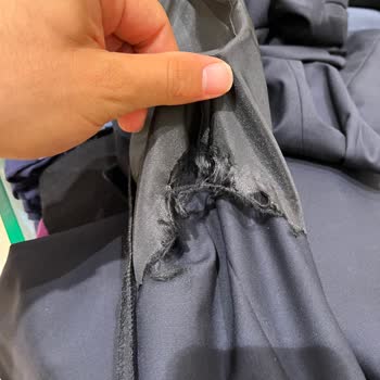 Sarar Takım Elbise Daha Giymeden Yırtıldı Ve Karşımda Muhatap Yok.