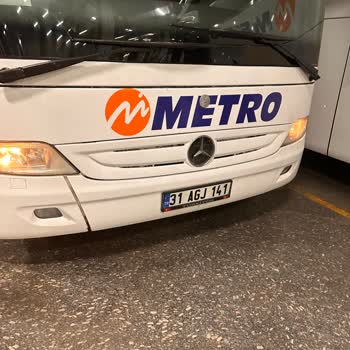 Metro Turizm Gecikmeli Otobüs - Azarlayan Muavin - Değişik Bir Otobüs Deneyimi