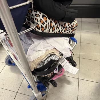 Ärgernis mit SunExpress, verspätete Zustellung und beschädigte Reißverschlüsse an Koffern