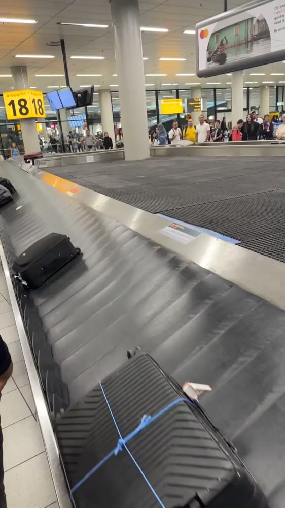 Ärgernis mit SunExpress, verspätete Zustellung und beschädigte Reißverschlüsse an Koffern Videovorschaubild