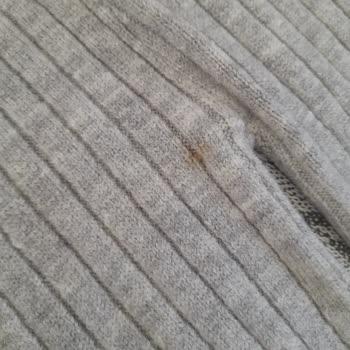 Civil Mağazasının Ürününde Pas Lekesi Ve Defo Var