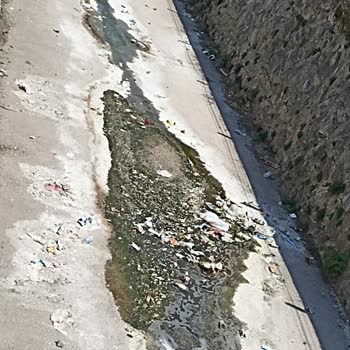 Yıldırım Belediyesi Caddede Çöp Ve Koku