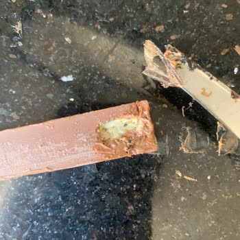 Kinder Çikolatasında Beklenmeyen Bir Şey Buldum