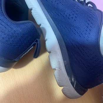 Skechers Boyalı Yerlerinde Renk Atması.