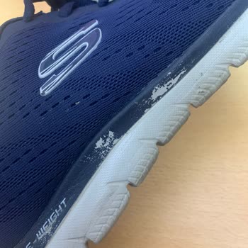 Skechers Boyalı Yerlerinde Renk Atması.