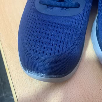 Skechers Boyalı Yerlerinde Renk Atması.