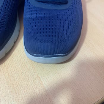 Skechers Boyalı Yerlerinde Renk Atması.