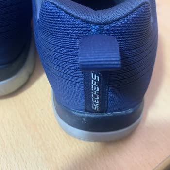Skechers Boyalı Yerlerinde Renk Atması.