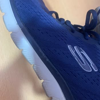 Skechers Boyalı Yerlerinde Renk Atması.