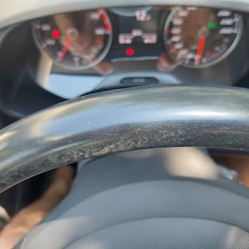 Seat Leon Marka Aracımın Direksiyonu Ve Vitesi Deforme Olup Aşınmıştı