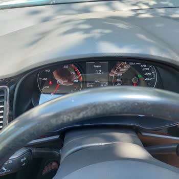 Seat Leon Marka Aracımın Direksiyonu Ve Vitesi Deforme Olup Aşınmıştı