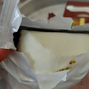 Kıl İçeren BİM Dondurması