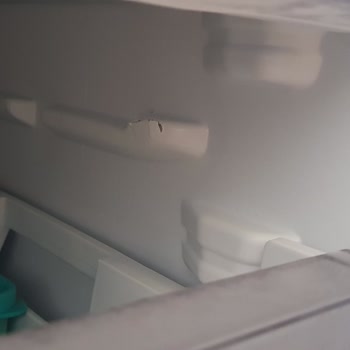 Arçelik Buzdolabı Derin Dondurucu Bölmesindeki Çatlaklar.