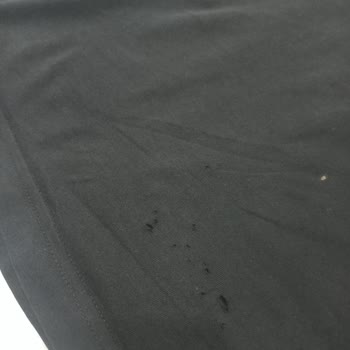 Maviden Aldığım Kot Pantolonun Düğmesi Tüm Tshirtlerimi Deldi