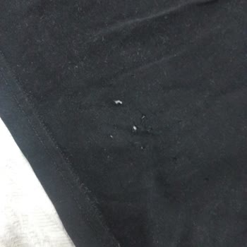 Maviden Aldığım Kot Pantolonun Düğmesi Tüm Tshirtlerimi Deldi