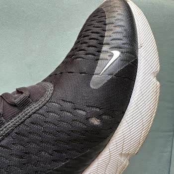 Tuzla Marina Sneaks Up Mağazasına Ve Nike Markasına Hiç Yakışmadı
