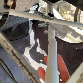 İnglesina Bebek Arabası Alt Kısım Çapraz Yer Sorunu