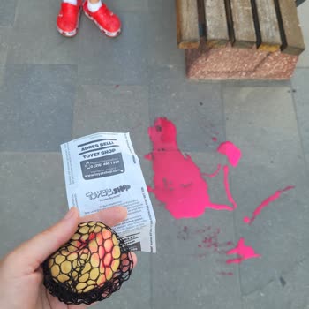 Toyzz Shop'tan Alınan Stres Topu 5 Dakika Sonra Patladı.