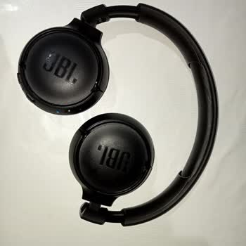 JBL 510bt Yanlardan Açılıyor