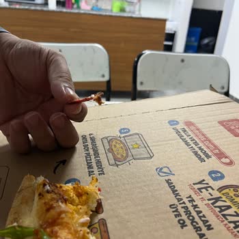 Domino's Pizza Da Saç Çıktı