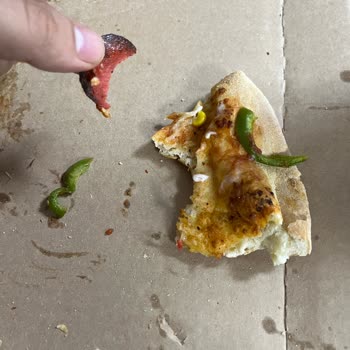 Domino's Pizza Da Saç Çıktı