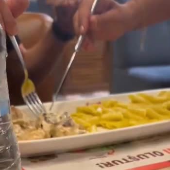 Alanyum AVM Yemeğimde 2 Kez Kıl Çıktı