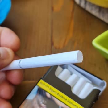 Parlement Ten Çıkan Bos Sigaralar