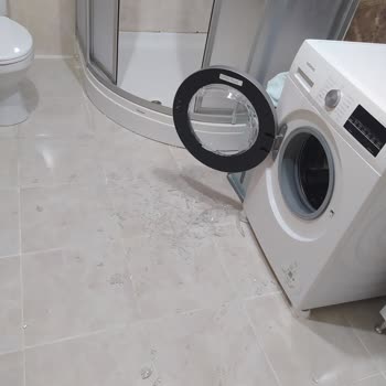 Siemens Marka Çamaşır Makinemin Kapak Camı Kendiliğinden Patladı