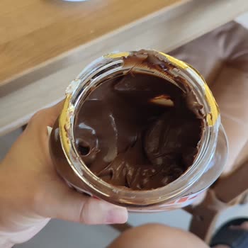 Nutella Kutusundan Kıl Çıktı