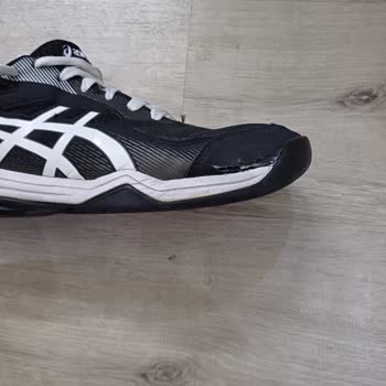 3 Ayda Asics Ayakkabı Yırtıldı