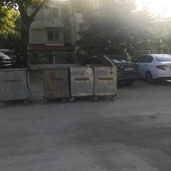 Balıkesir Büyükşehir Belediyesi Kapı Önü Çöp Konteyner Sorunu