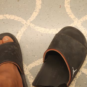 İBB - İstanbul Büyükşehir Belediyesi İstanbul Metro Merdivenleri Ayağımı Parçalayacaktı