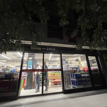 Çağdaş Marketler Kendi Keyfine Göre Bir Kapanış Saati Belirlemiş