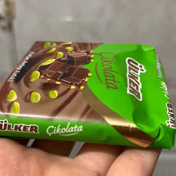 Ülker Antep Fıstıklı Kare Çikolata Kusurlu Ürün