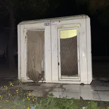 Sinop Belediyesi Sinop Ak Limandaki Tuvalet, Su Ve Kapı Sorunu.