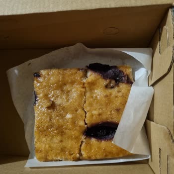 Veganland Kadıköy Yalan Söylüyor; Brownie Diye Bembeyaz Kek Gönderdiler!