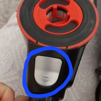 Bosch Şarjlı El Süpürgesinin Haznesinin Geçme Yerindeki Tırnak Kırıldı