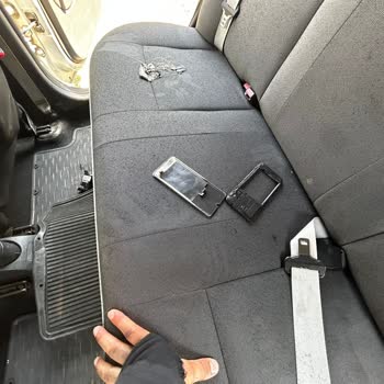 Reeder Marka Telefon Araç İçinde Bomba Gibi Patladı Aracı Yaktı