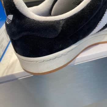 adidas Ayakkabı Renk Atması Ve Dikiş Hatası