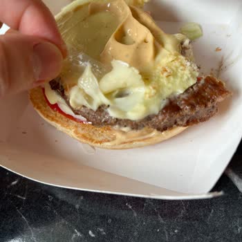 McDonald's Yemeğimin İçinden Plastik Çıktı