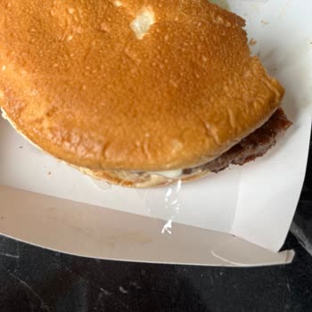 McDonald's Yemeğimin İçinden Plastik Çıktı
